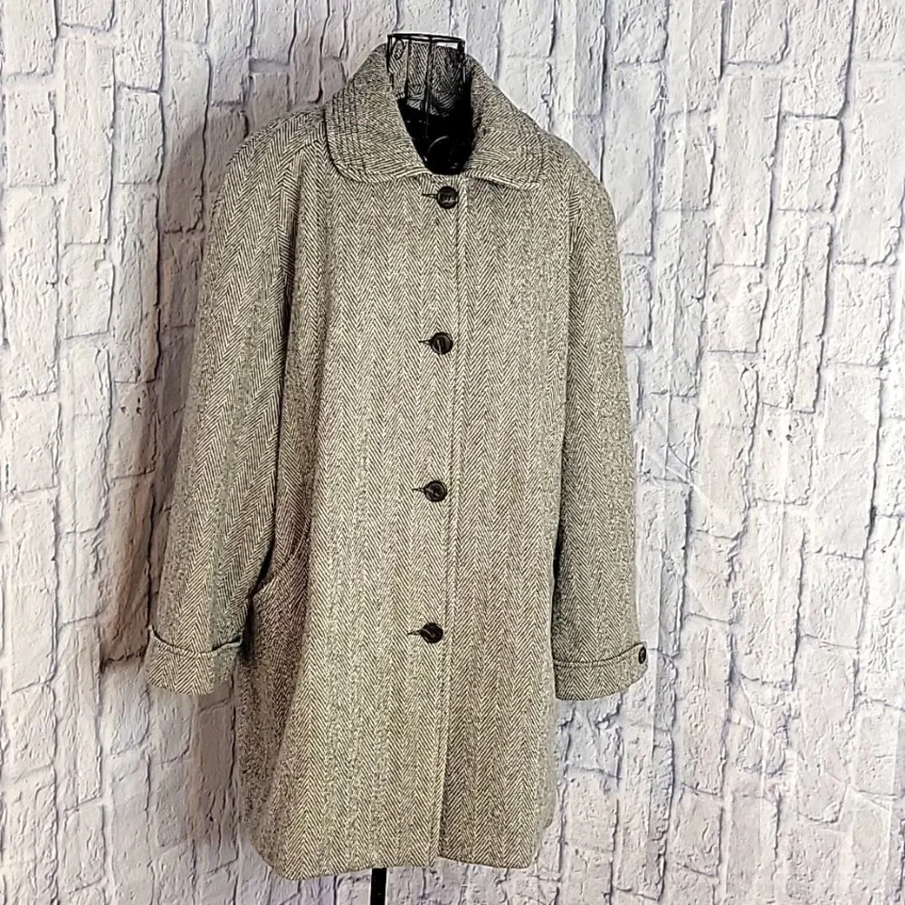 HERRINGBONE Black and Gray Wool Women's Coat Size 16‎